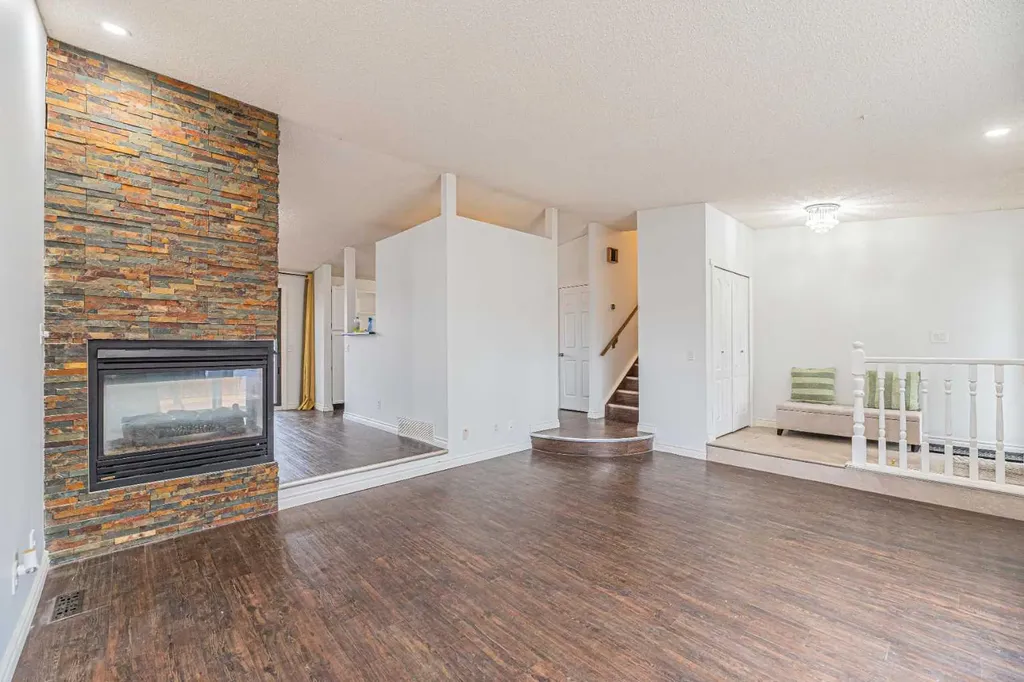 64 Castledale Crescent NE Calgary AB T3J 1X4
