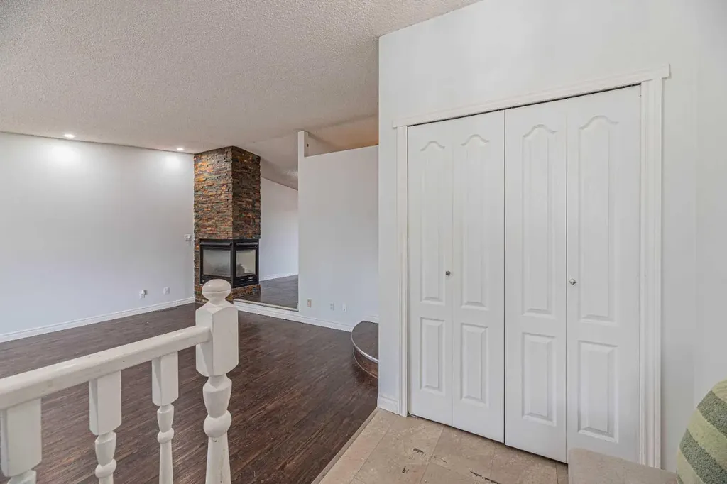 64 Castledale Crescent NE Calgary AB T3J 1X4