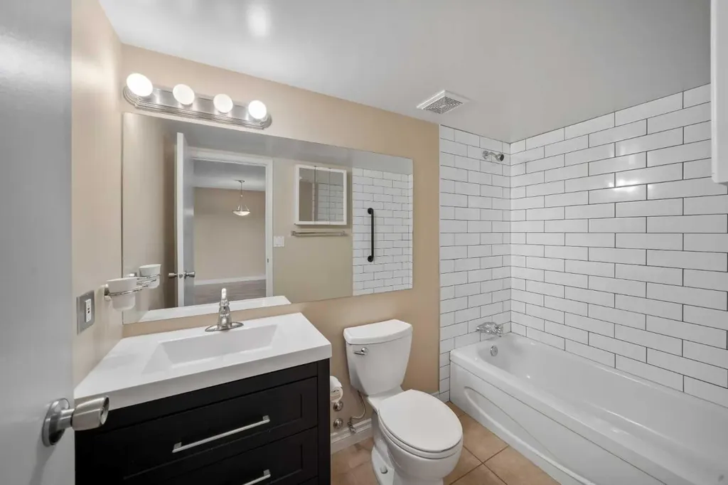 1334 12 Avenue SW Calgary AB T3C 3R9