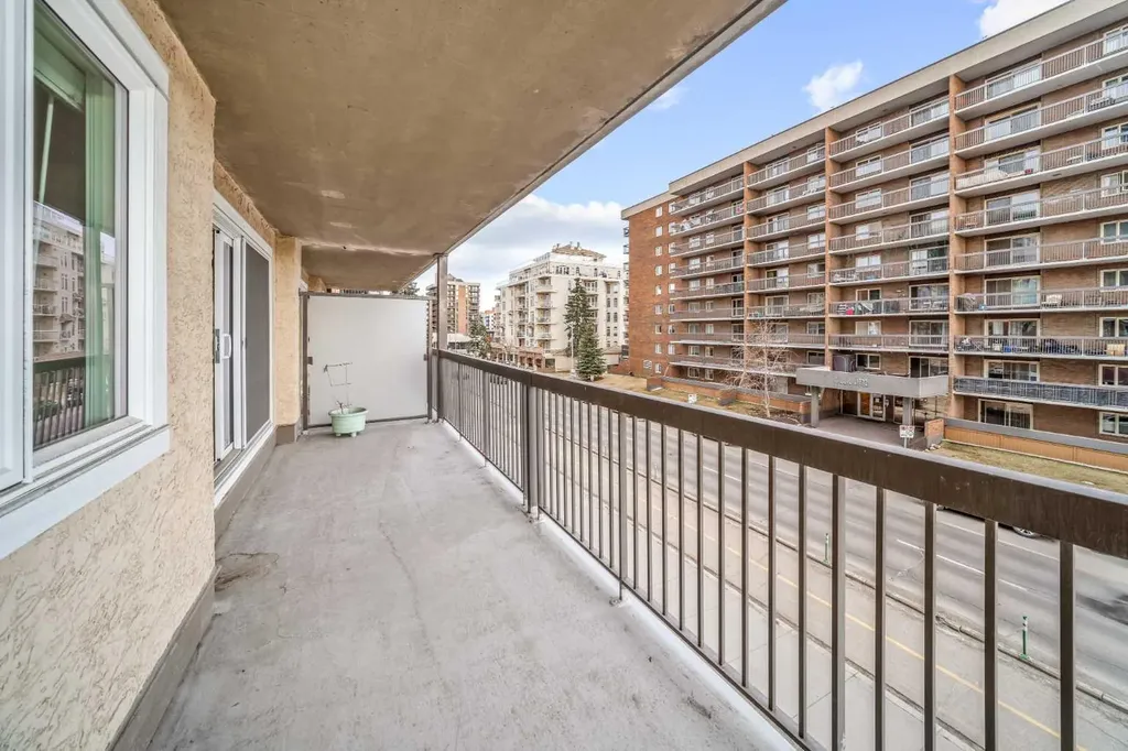 1334 12 Avenue SW Calgary AB T3C 3R9