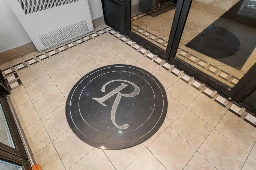 1334 12 Avenue SW Calgary AB T3C 3R9
