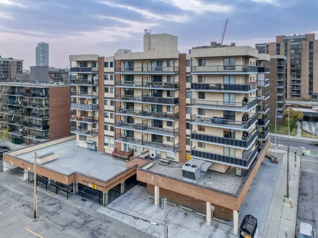1334 12 Avenue SW Calgary AB T3C 3R9