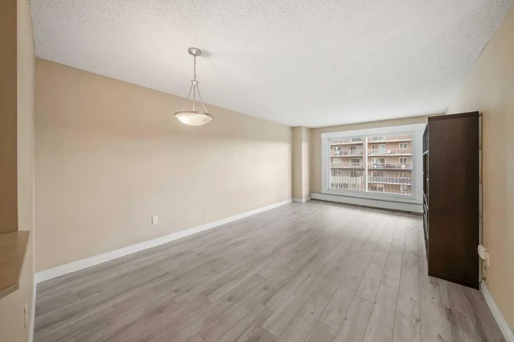 1334 12 Avenue SW Calgary AB T3C 3R9