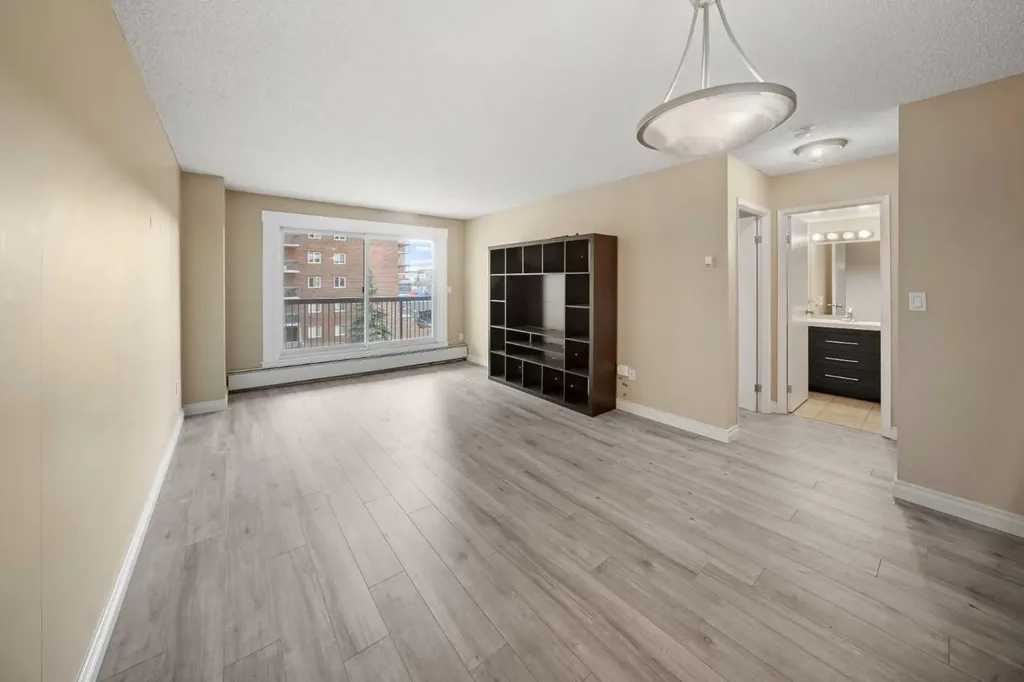 1334 12 Avenue SW Calgary AB T3C 3R9