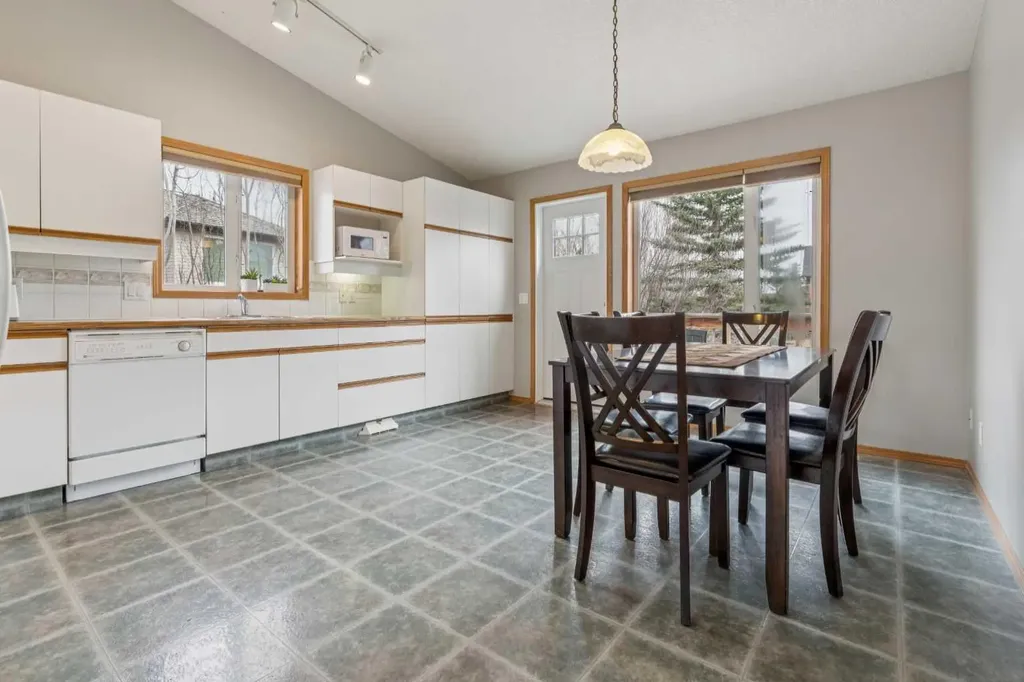 10 Bow Ridge Lane Cochrane AB T4C 1T6