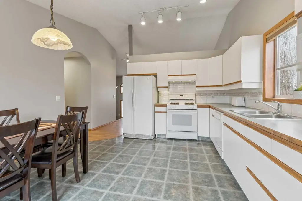 10 Bow Ridge Lane Cochrane AB T4C 1T6