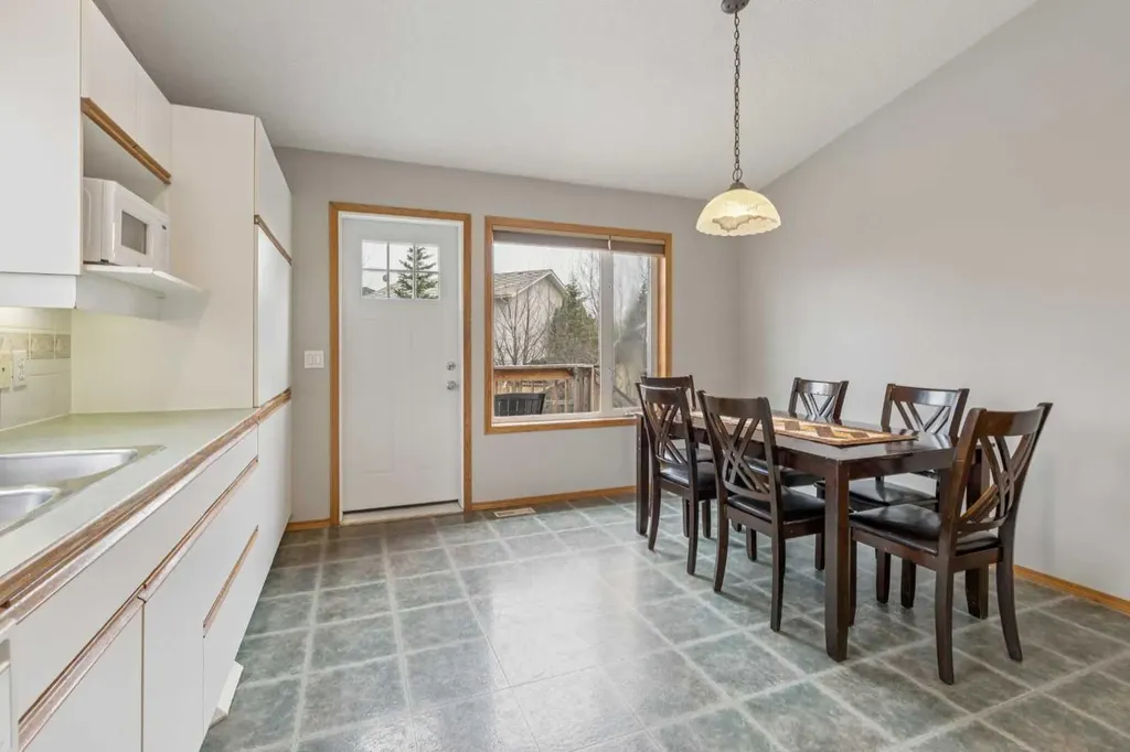 10 Bow Ridge Lane Cochrane AB T4C 1T6