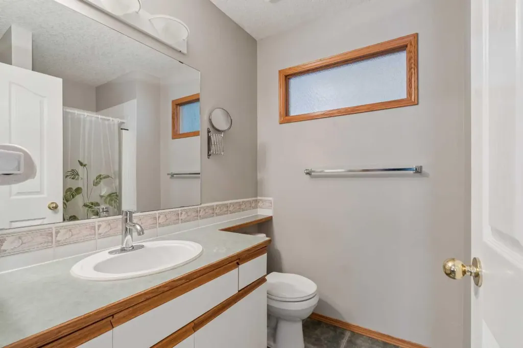 10 Bow Ridge Lane Cochrane AB T4C 1T6