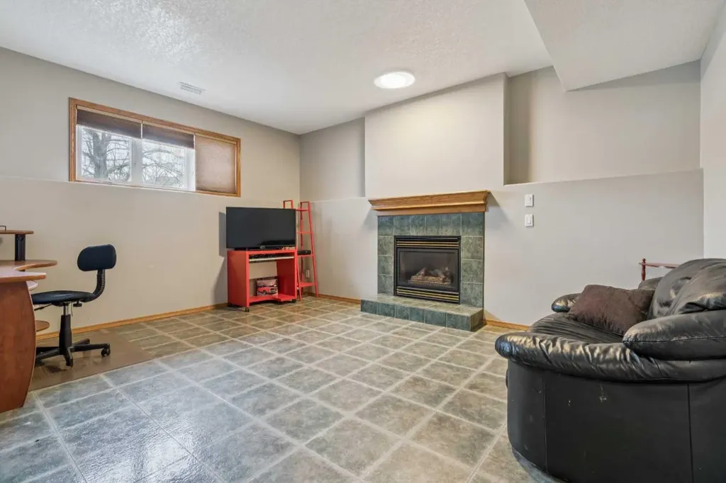10 Bow Ridge Lane Cochrane AB T4C 1T6