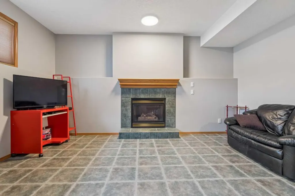 10 Bow Ridge Lane Cochrane AB T4C 1T6