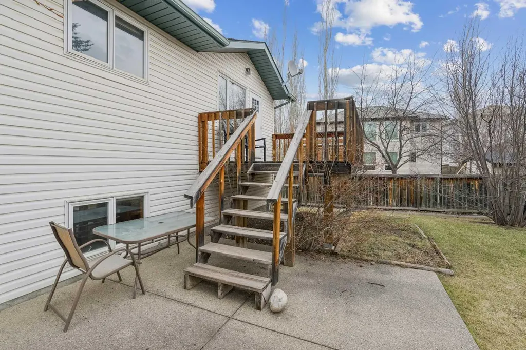 10 Bow Ridge Lane Cochrane AB T4C 1T6