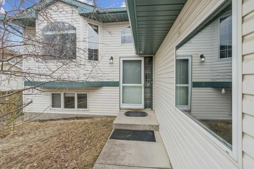 10 Bow Ridge Lane Cochrane AB T4C 1T6