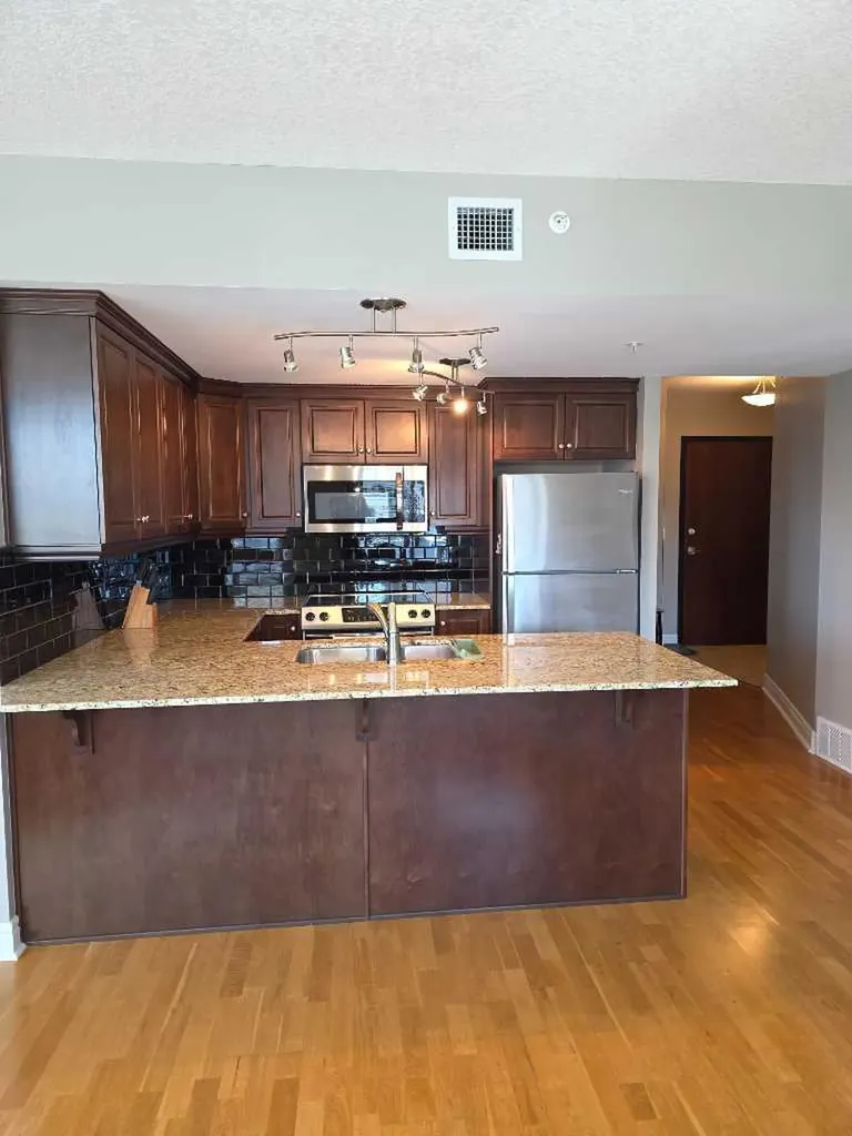 910 5 Avenue SW Calgary AB T2P 0C3