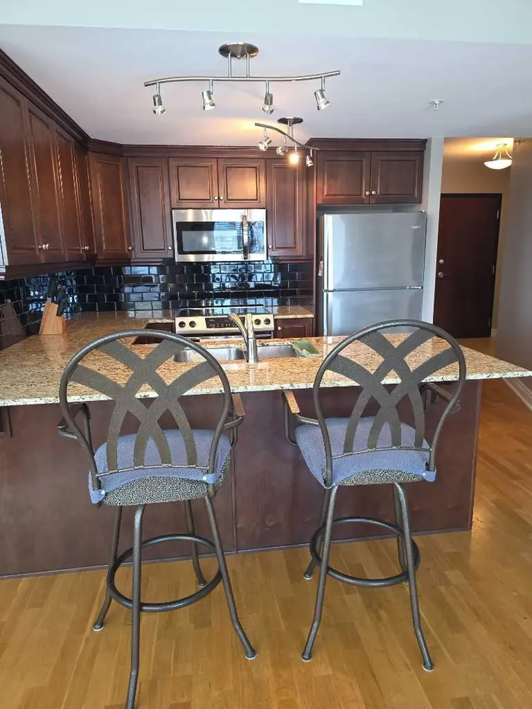 910 5 Avenue SW Calgary AB T2P 0C3