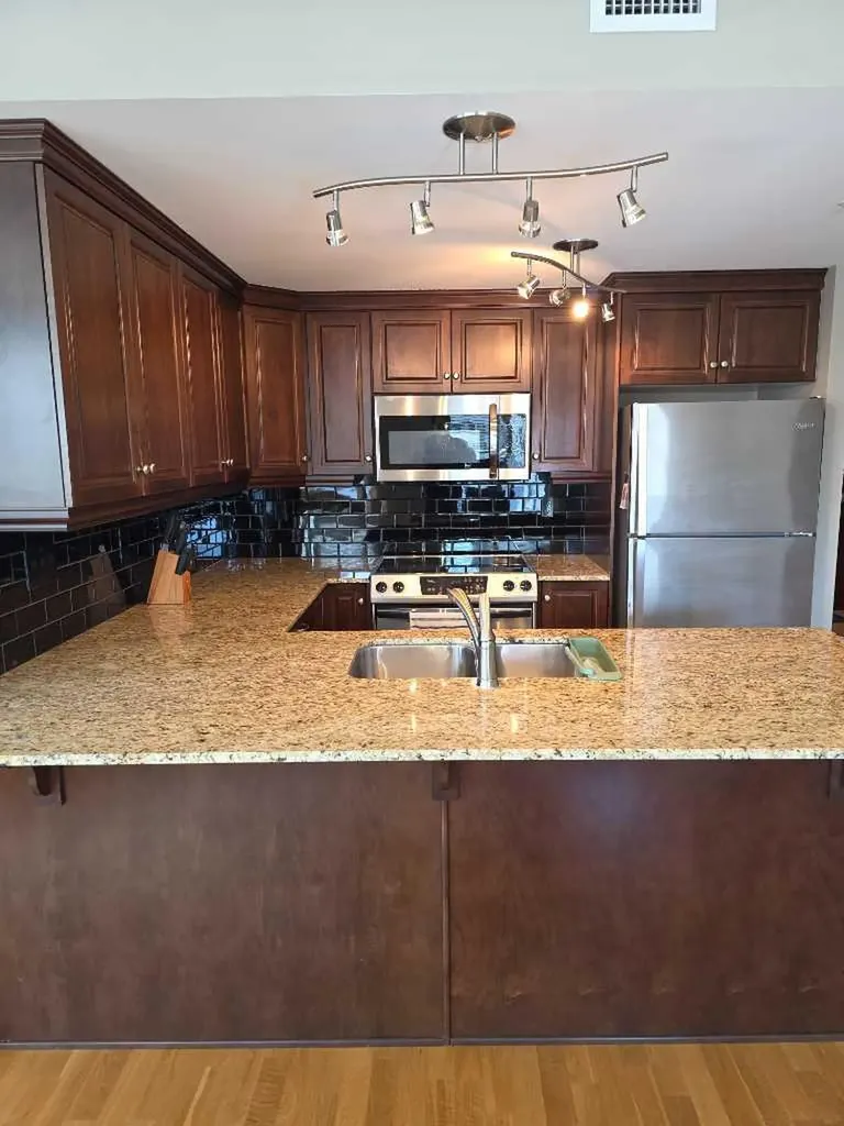 910 5 Avenue SW Calgary AB T2P 0C3