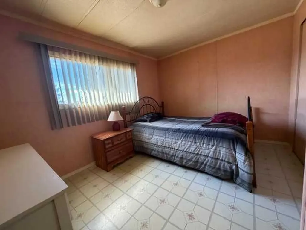 6026 13 Avenue Edson AB T7E 1N6