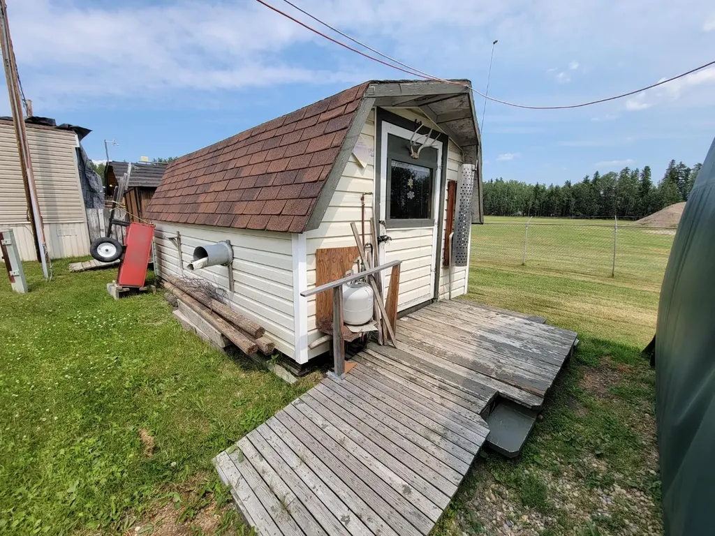 6026 13 Avenue Edson AB T7E 1N6