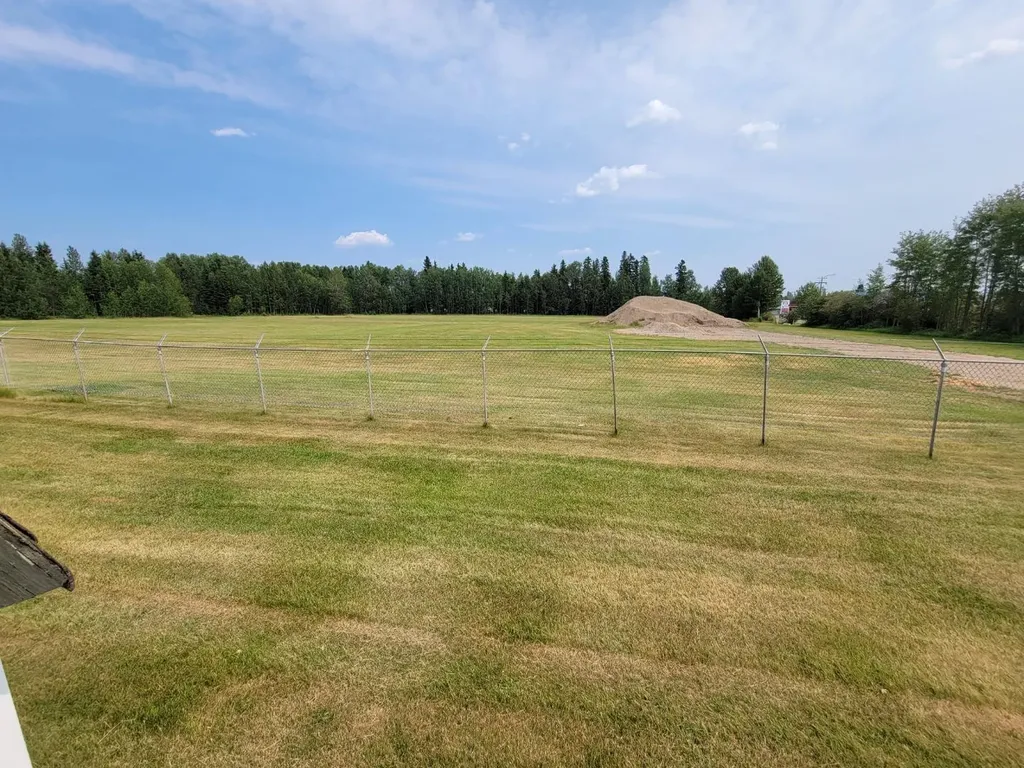 6026 13 Avenue Edson AB T7E 1N6