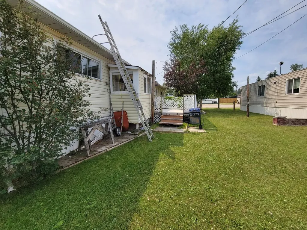 6026 13 Avenue Edson AB T7E 1N6