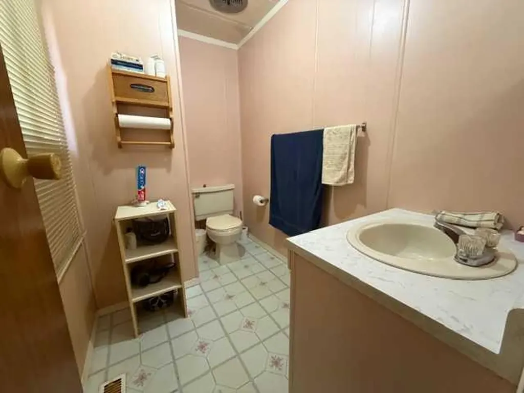 6026 13 Avenue Edson AB T7E 1N6