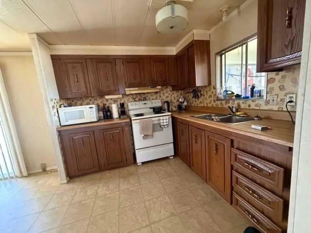 6026 13 Avenue Edson AB T7E 1N6