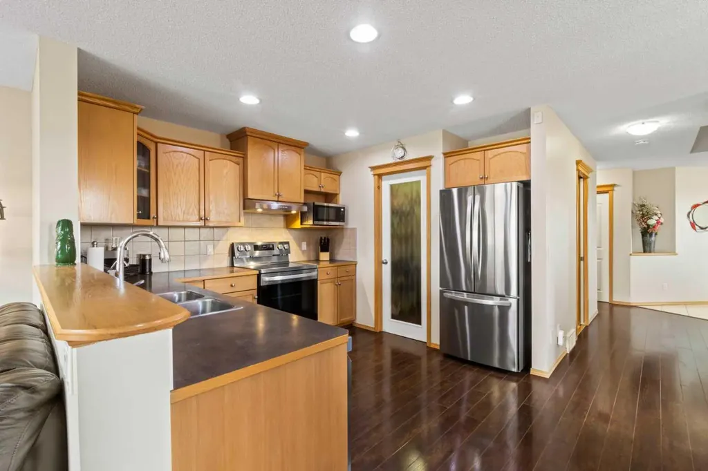 10 Taralea Bay NE Calgary AB T3J 5H1