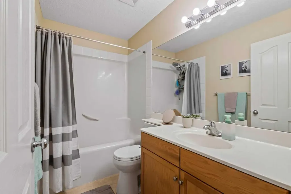 10 Taralea Bay NE Calgary AB T3J 5H1