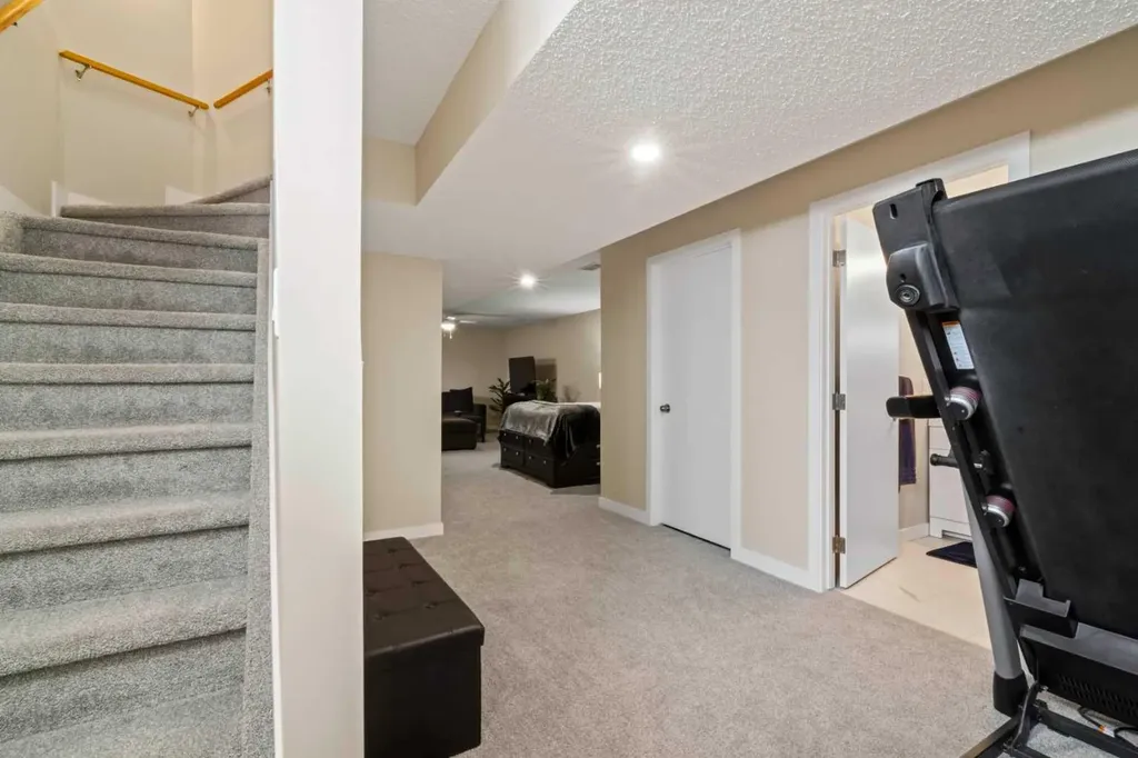 10 Taralea Bay NE Calgary AB T3J 5H1