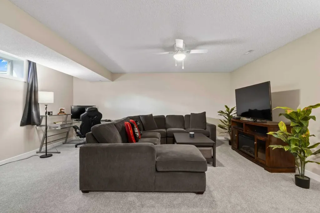 10 Taralea Bay NE Calgary AB T3J 5H1