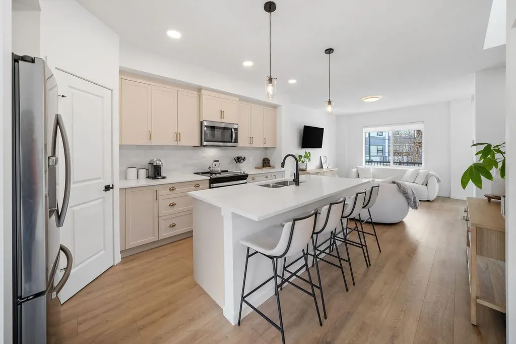 21 Sage Hill Path NW Calgary AB T3R 2A7