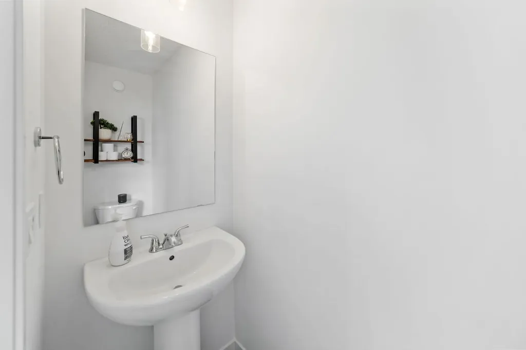 21 Sage Hill Path NW Calgary AB T3R 2A7
