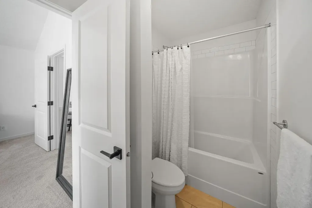 21 Sage Hill Path NW Calgary AB T3R 2A7