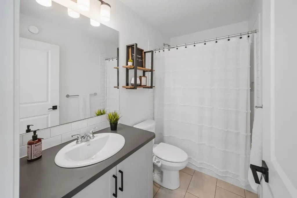 21 Sage Hill Path NW Calgary AB T3R 2A7