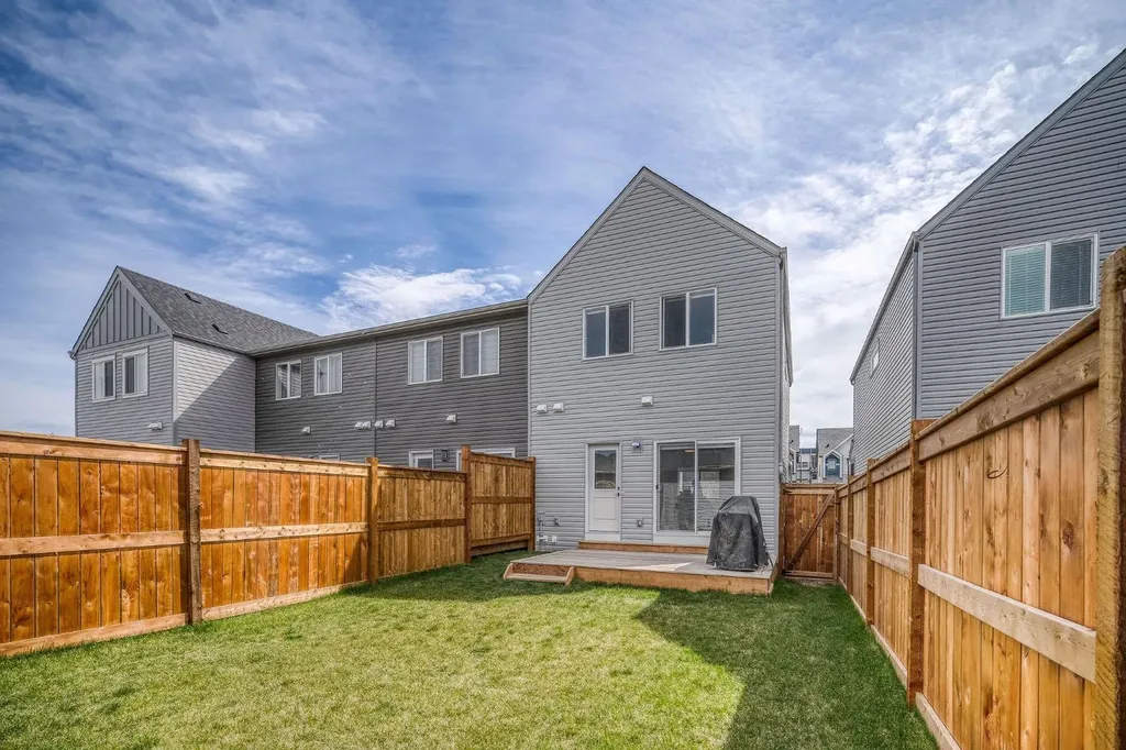21 Sage Hill Path NW Calgary AB T3R 2A7