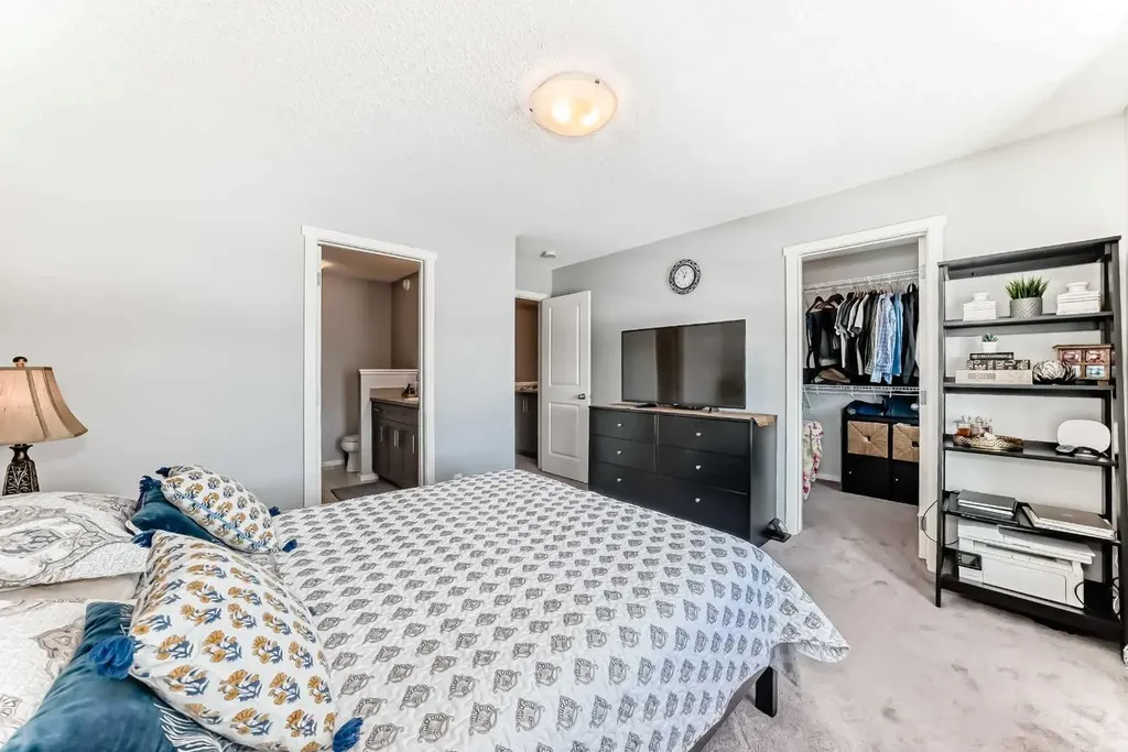 462 Walgrove Way SE Calgary AB T2X 4E9