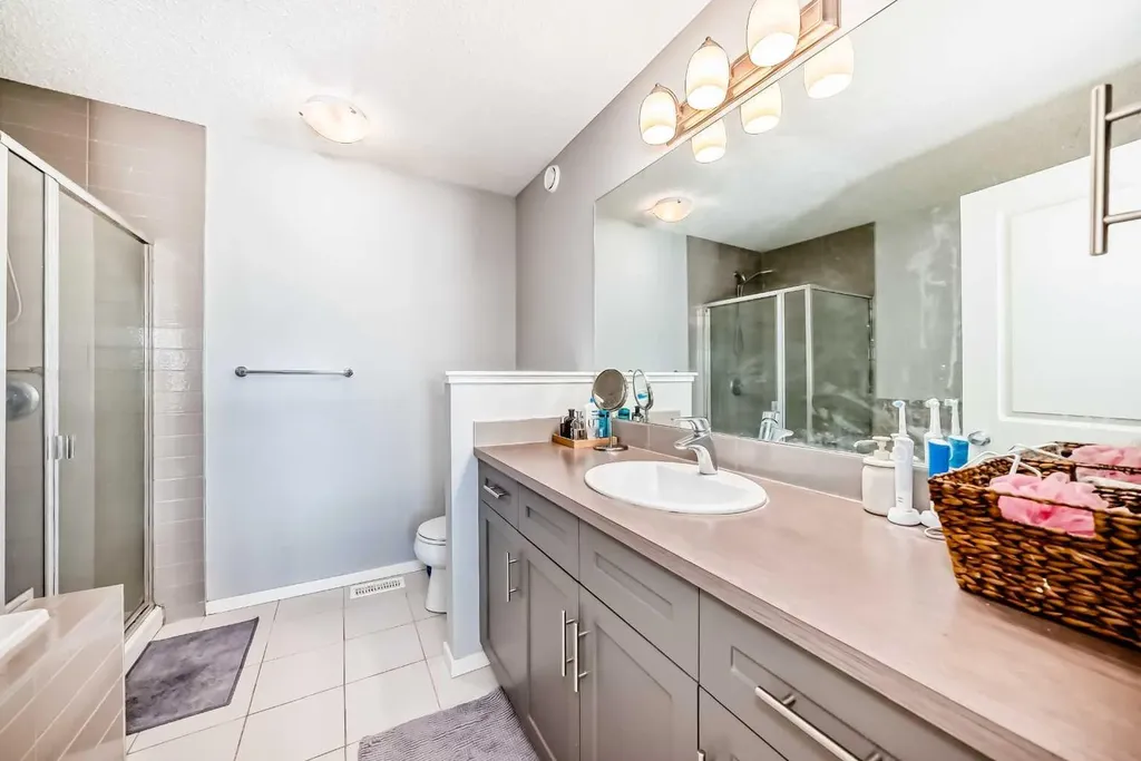 462 Walgrove Way SE Calgary AB T2X 4E9