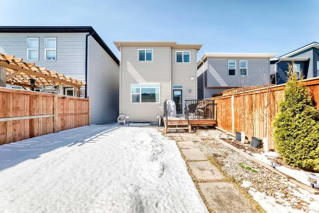 462 Walgrove Way SE Calgary AB T2X 4E9