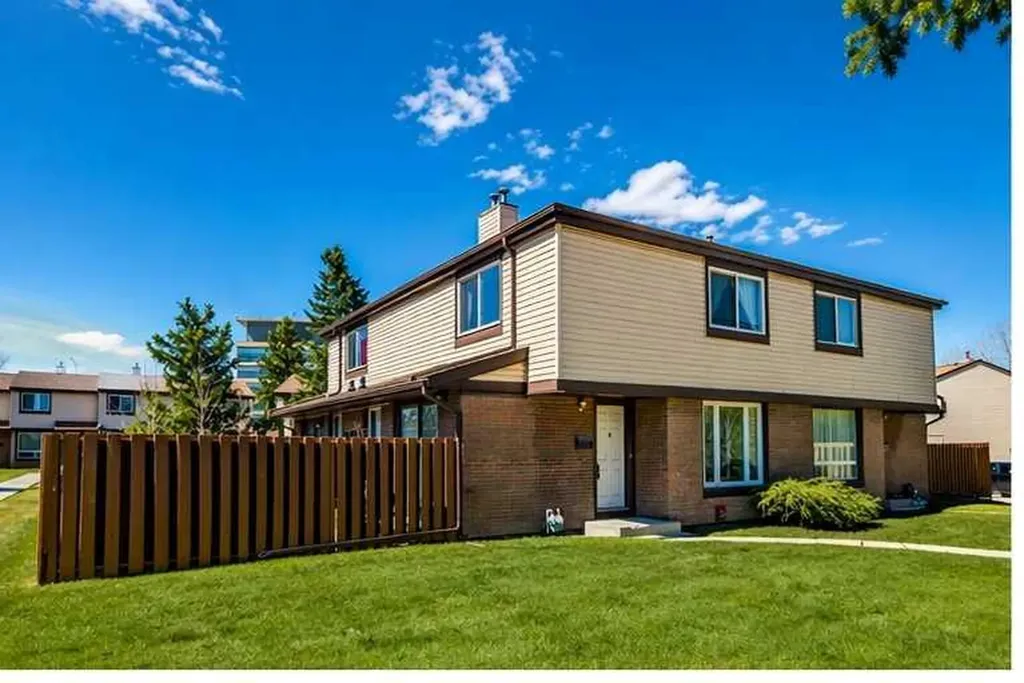 2727 Rundleson Road NE Calgary AB T1Y 3Z3