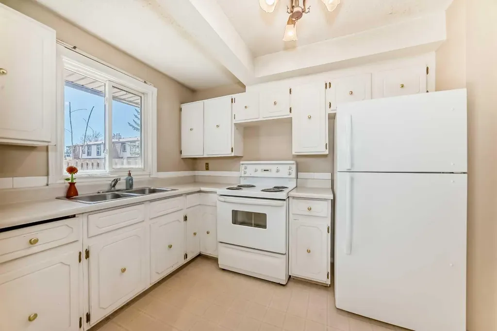 2727 Rundleson Road NE Calgary AB T1Y 3Z3