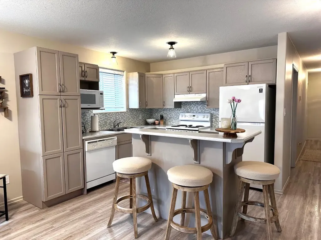 4811 48 Street Camrose AB T4V1L4