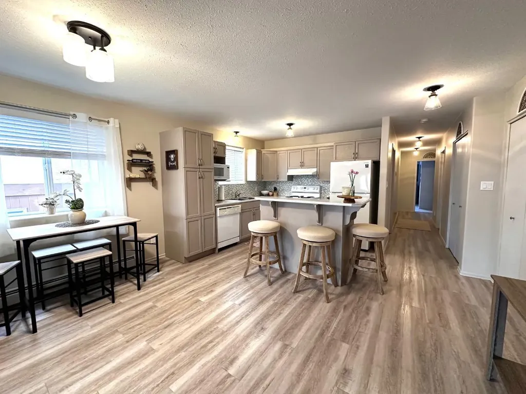 4811 48 Street Camrose AB T4V1L4