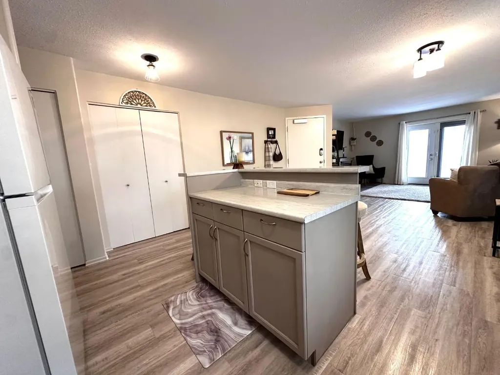 4811 48 Street Camrose AB T4V1L4