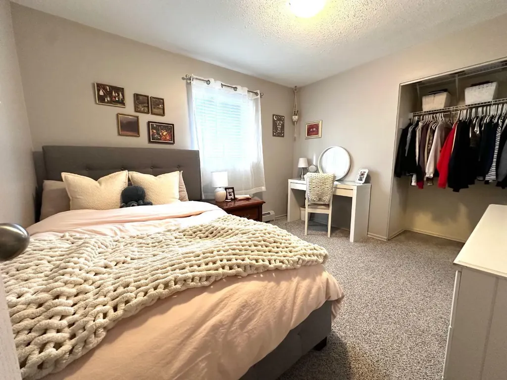 4811 48 Street Camrose AB T4V1L4