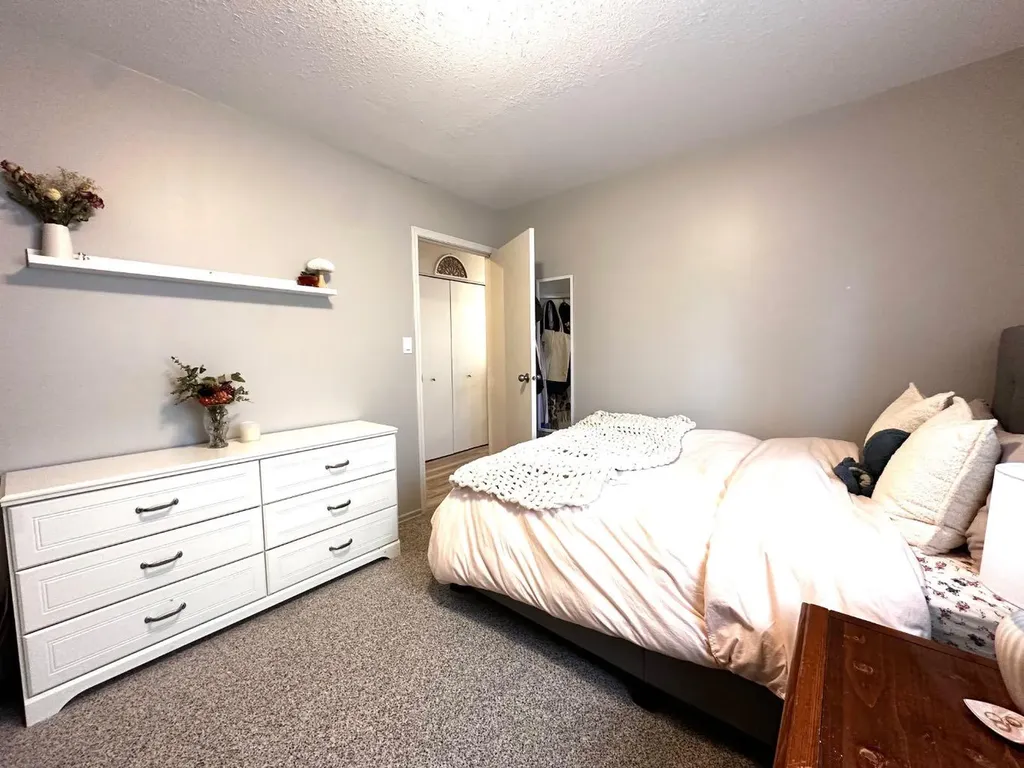 4811 48 Street Camrose AB T4V1L4