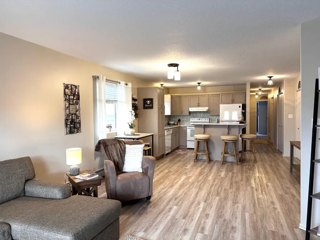 4811 48 Street Camrose AB T4V1L4