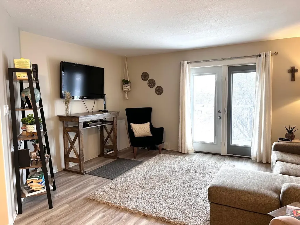 4811 48 Street Camrose AB T4V1L4