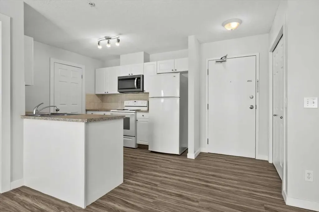 1010 Railway Street Crossfield AB T0M 0M0