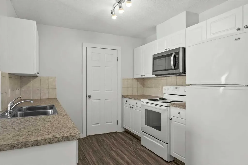 1010 Railway Street Crossfield AB T0M 0M0