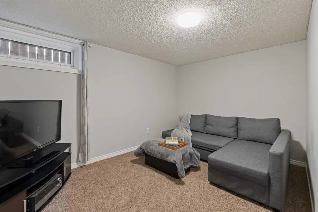 8011 Huntington Street NE Calgary AB T2K5B8