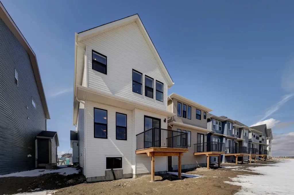 1481 South Point Villas SW Airdrie AB T4B 5P2